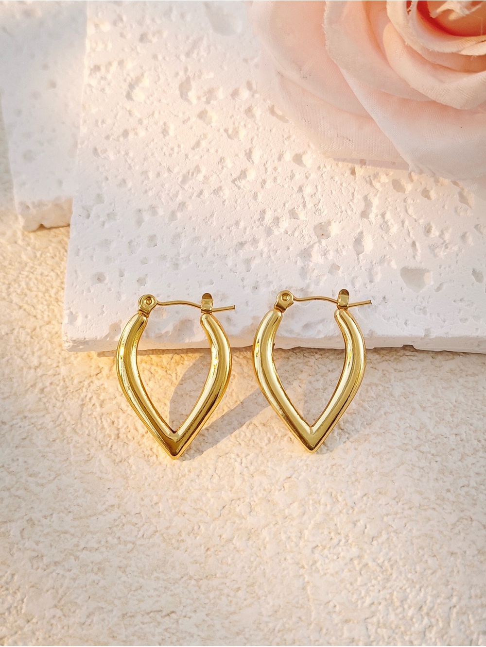 18K Gold Plated V-Shape Pointed Teardrop Hoop Earrings - Picture 3 of 5